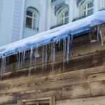 流れない屋根が雨漏りを生む