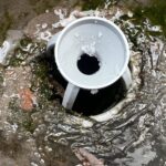 限界を迎えている屋根が雨漏りとなる