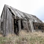 「雨漏りを放置すると家が“どう壊れていくか”」