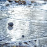 フラット屋根が雪どけに弱い理由