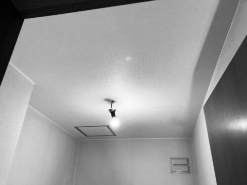 天井にシミが…雨漏りと断定していいのか