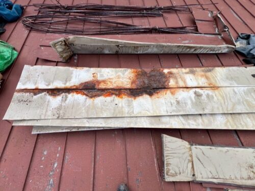 古い屋根材を剥がすことをおすすめする理由